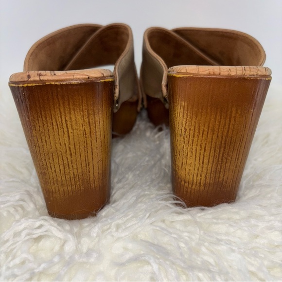 KORKS Size 7M Tan LYNDA Platform Chunky Heel Sandals Stud Details Woodgrain Chic - Picture 7 of 13